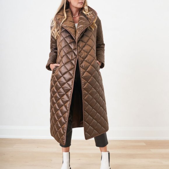 Gorgeous plus size puffer coat. Size XXL to 2 X. - Picture 9 of 11
